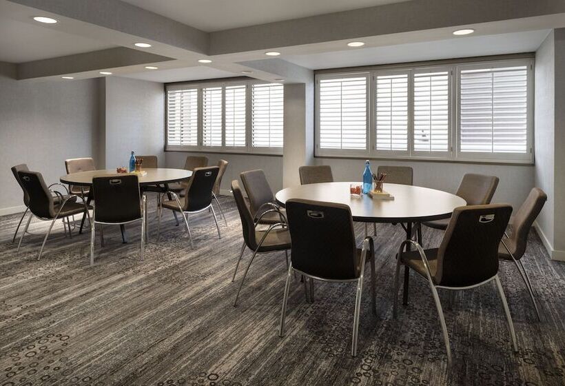 בית מלון כפרי Le Meridien New Orleans