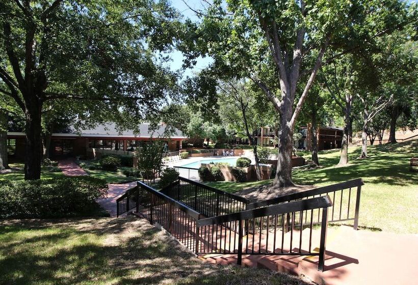 Magnuson Grand Hotel And Conference Center Tyler