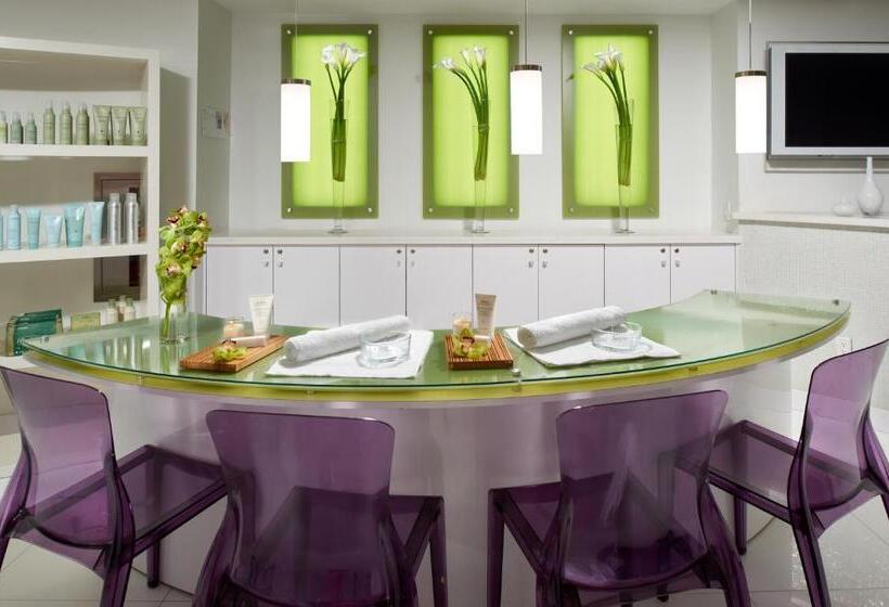 Newport Beachside Hotel & Resort