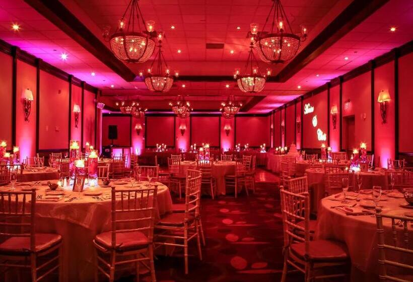 Newport Beachside Hotel & Resort