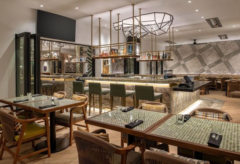 בית מלון כפרי Paradox, Autograph Collection