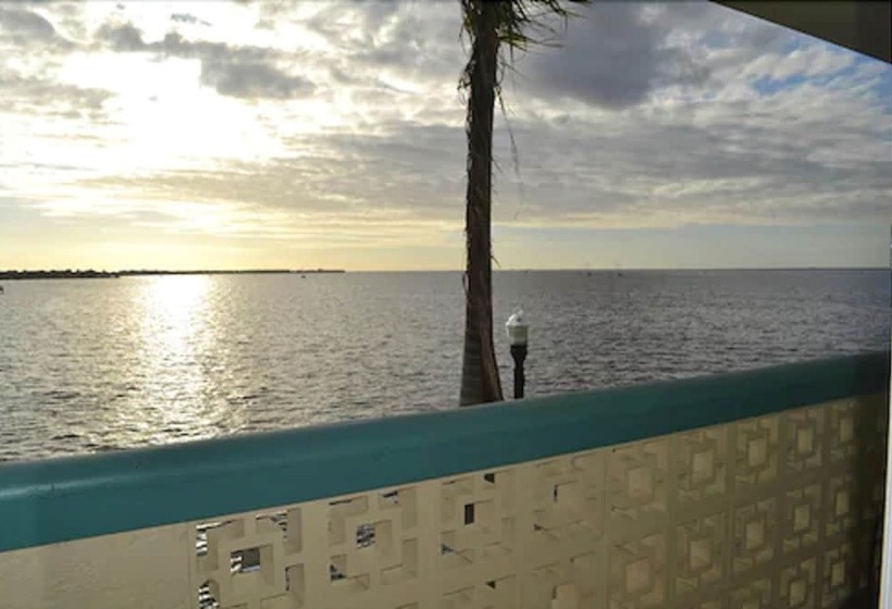 فندق Punta Gorda Waterfront  & Suites