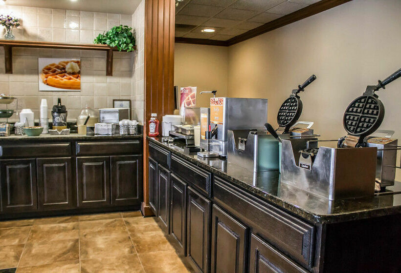 Отель Quality Inn & Conference Center