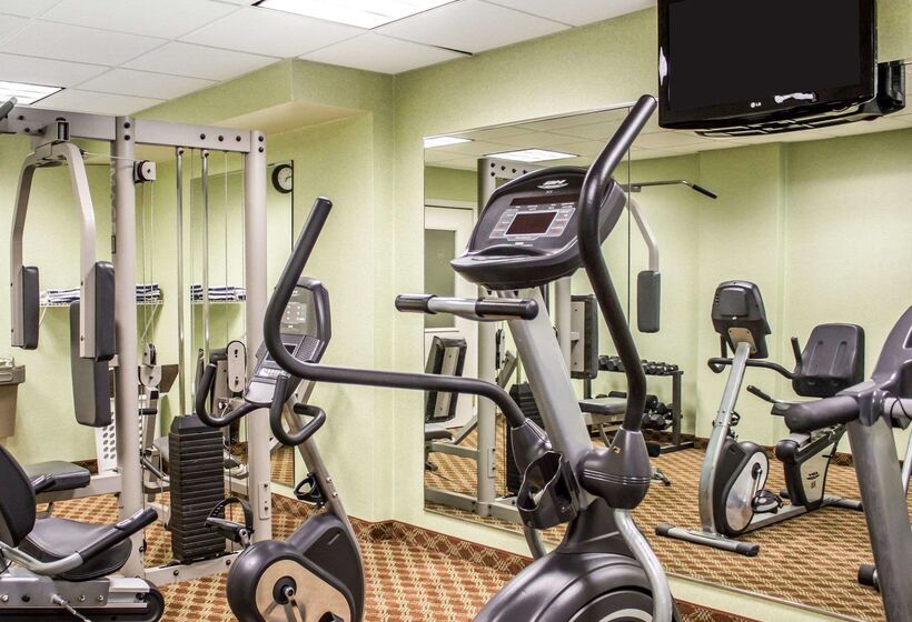 فندق Quality Inn & Conference Center