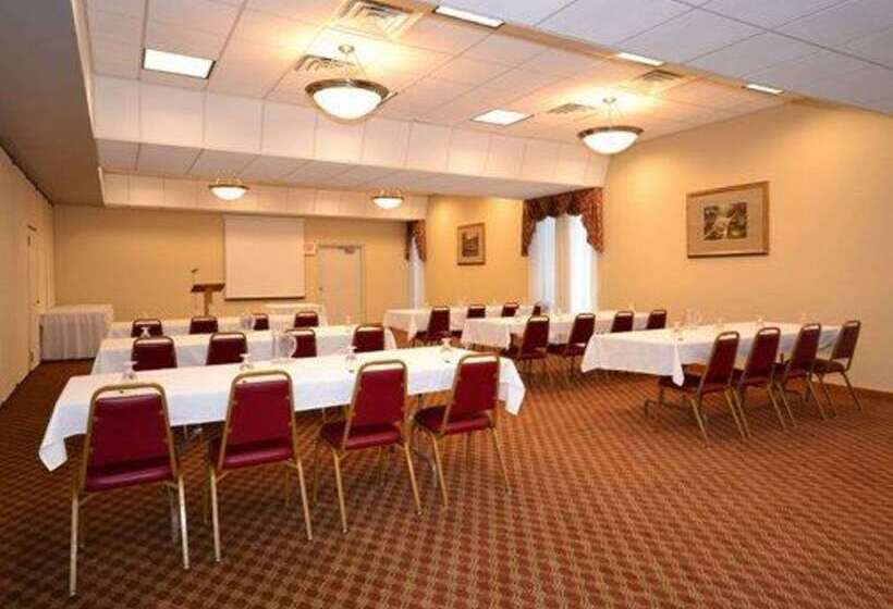 فندق Quality Inn & Conference Center