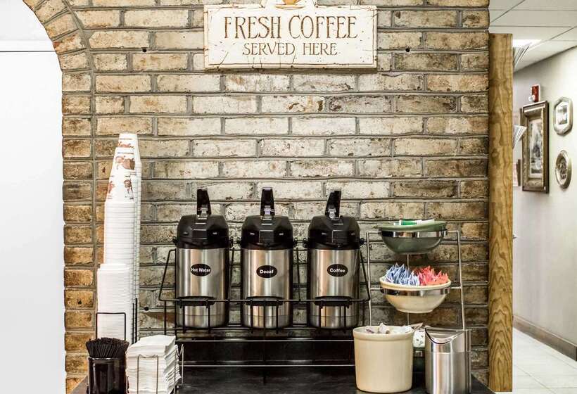 فندق Quality Inn & Conference Center