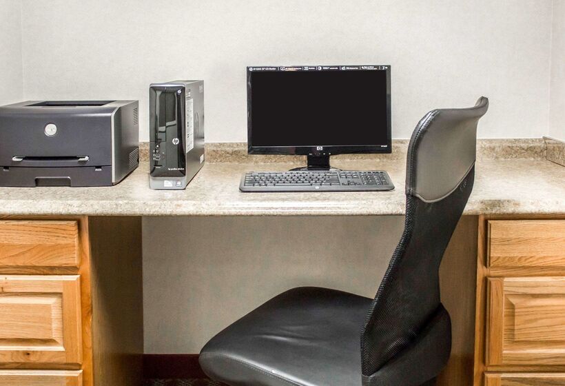 فندق Quality Inn & Conference Center