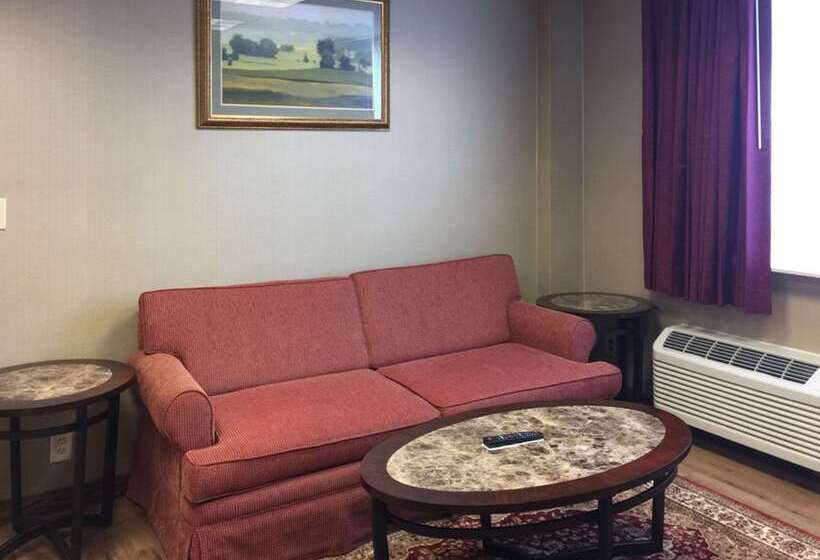 فندق Quality Inn & Conference Center