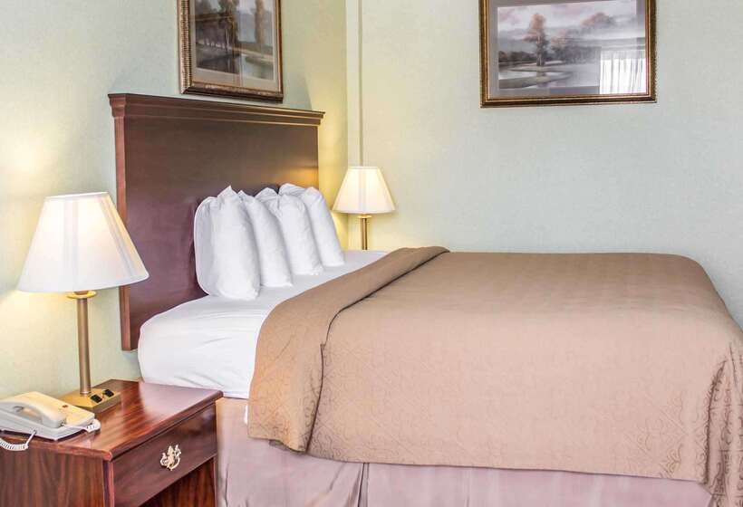 فندق Quality Inn & Conference Center
