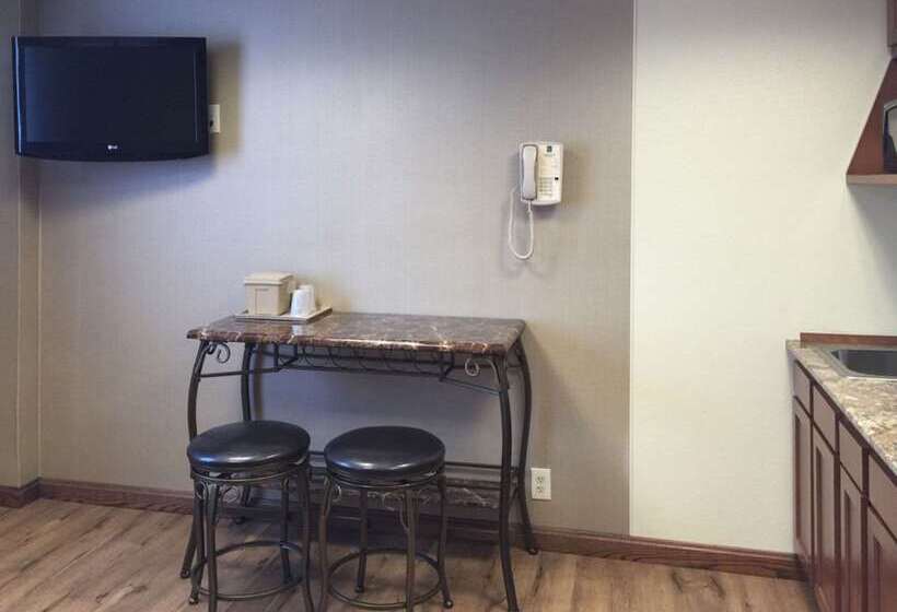 فندق Quality Inn & Conference Center