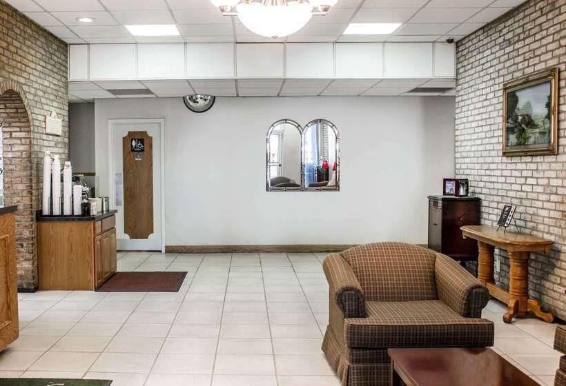 هتل Quality Inn & Conference Center