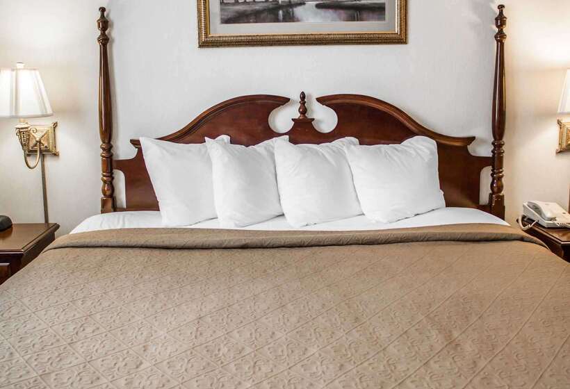 فندق Quality Inn & Conference Center