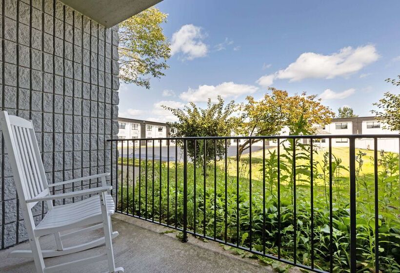 The Lux Hotel & Conference Center, Ascend Hotel Collection