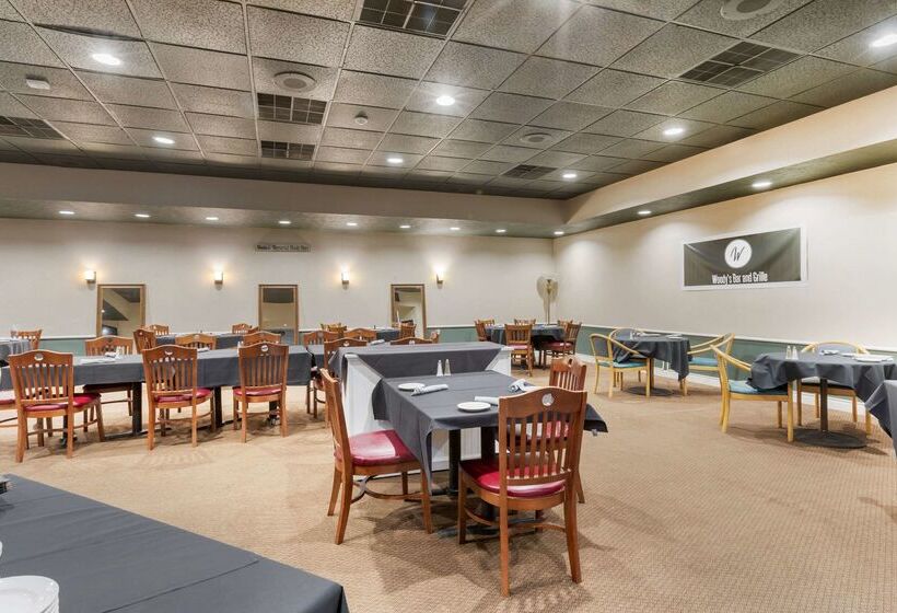 The Lux Hotel & Conference Center, Ascend Hotel Collection