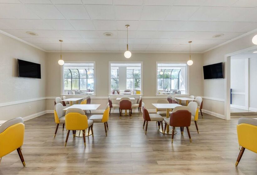 The Lux Hotel & Conference Center, Ascend Hotel Collection