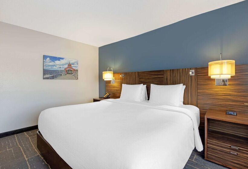 The Lux Hotel & Conference Center, Ascend Hotel Collection