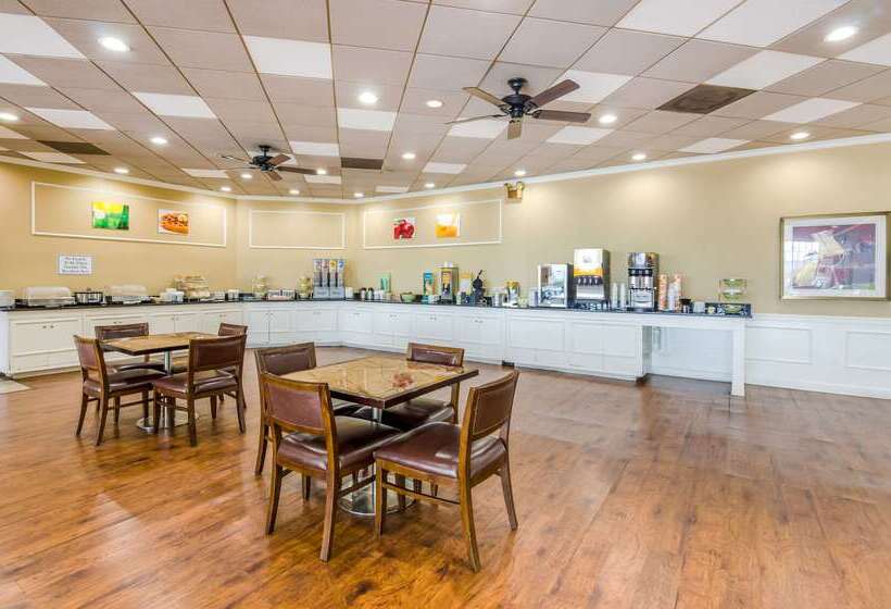 فندق Quality Inn Roanoke Airport