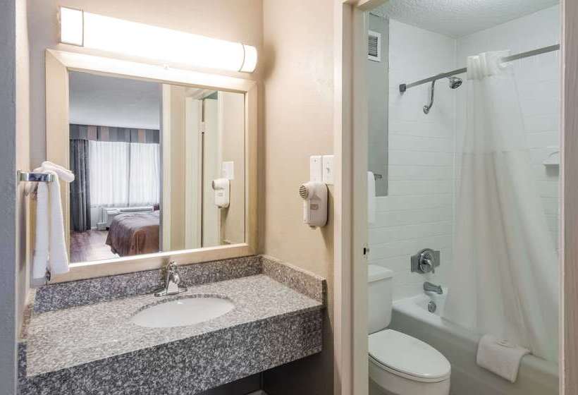 فندق Quality Inn Roanoke Airport