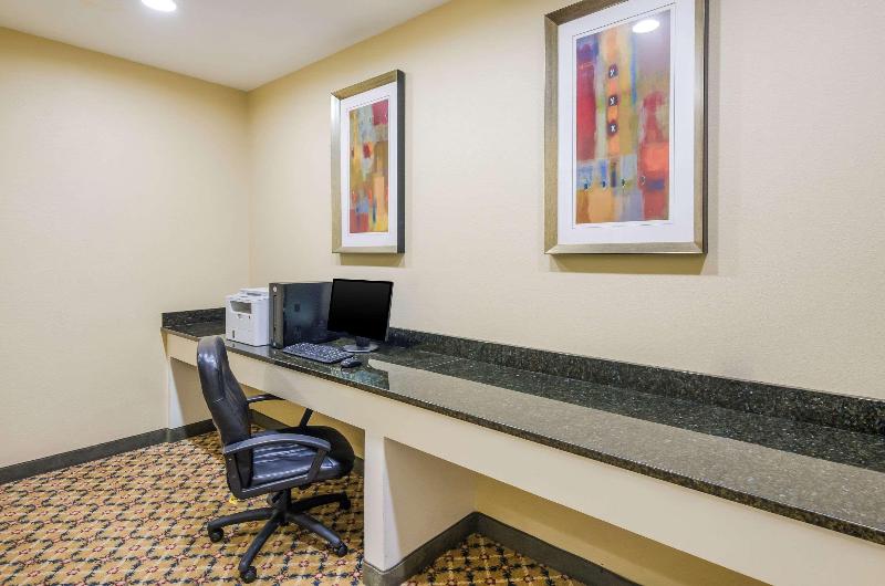 فندق Quality Inn Roanoke Airport