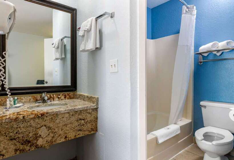 בית מלון כפרי Quality Inn Sarasota North Near Lido Key Beach
