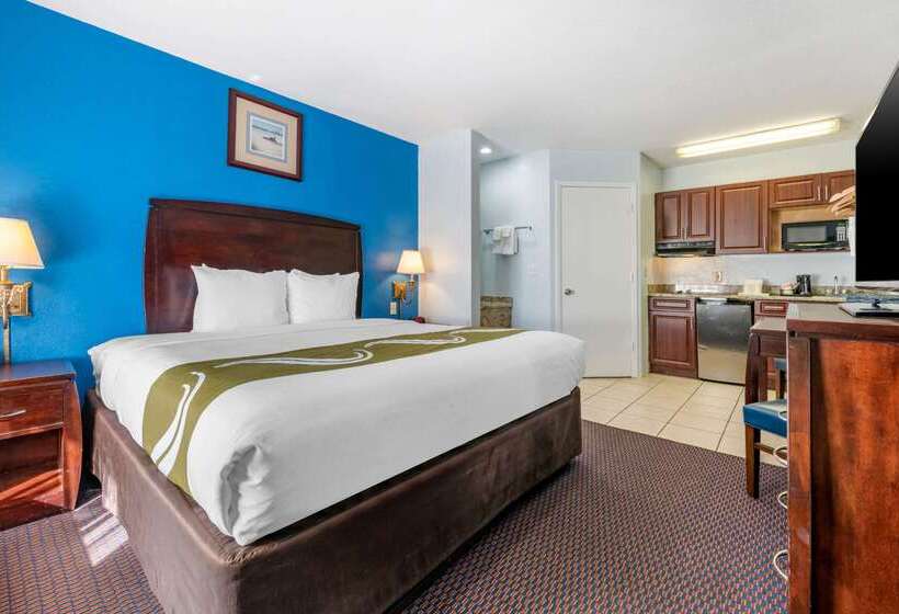 בית מלון כפרי Quality Inn Sarasota North Near Lido Key Beach