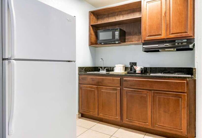 فندق Quality Inn Sarasota North Near Lido Key Beach