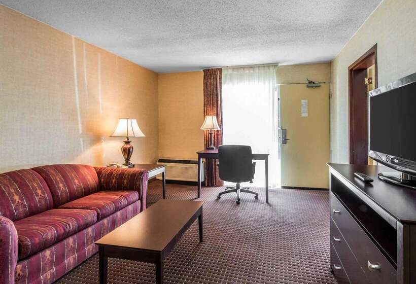 בית מלון כפרי Quality Inn & Suites Conference Center Across From Casino