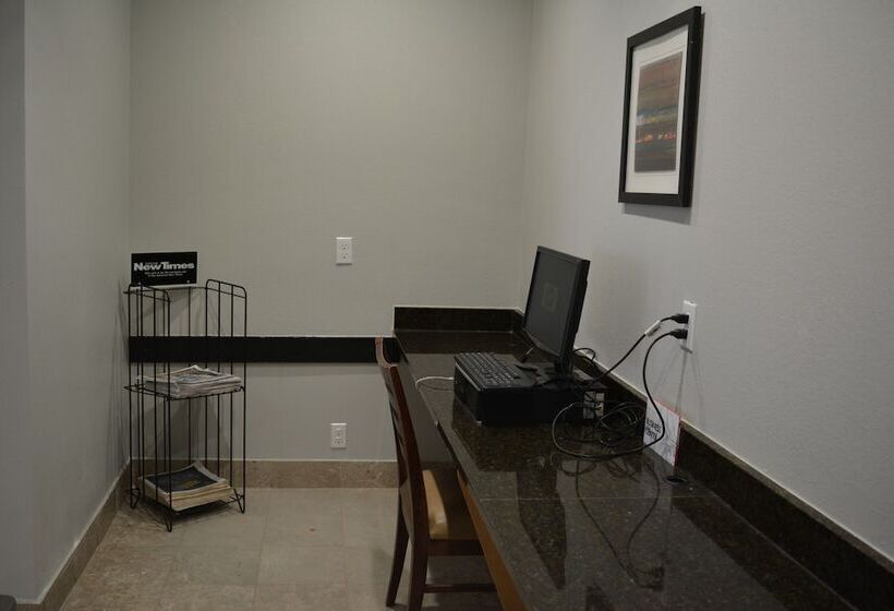 Отель Quality Inn & Suites East Syracuse  Carrier Circle