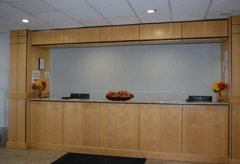 Отель Quality Inn & Suites East Syracuse  Carrier Circle