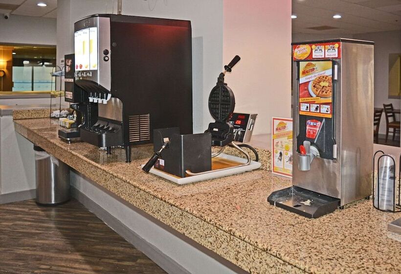 ホテル Quality Inn & Suites East Syracuse  Carrier Circle