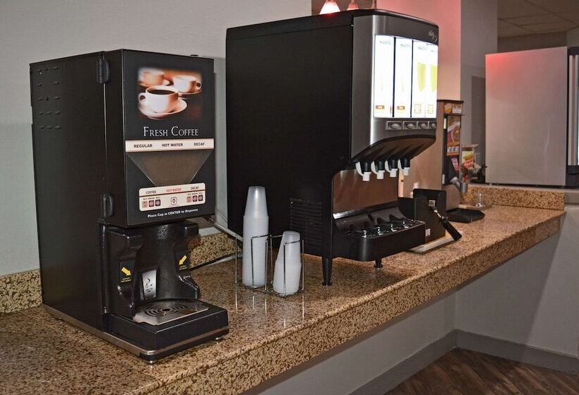 ホテル Quality Inn & Suites East Syracuse  Carrier Circle