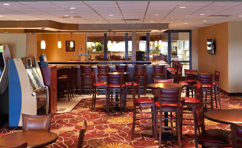 Отель Quality Inn & Suites East Syracuse  Carrier Circle