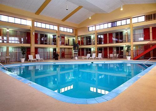 Отель Midtown Inn And Suites