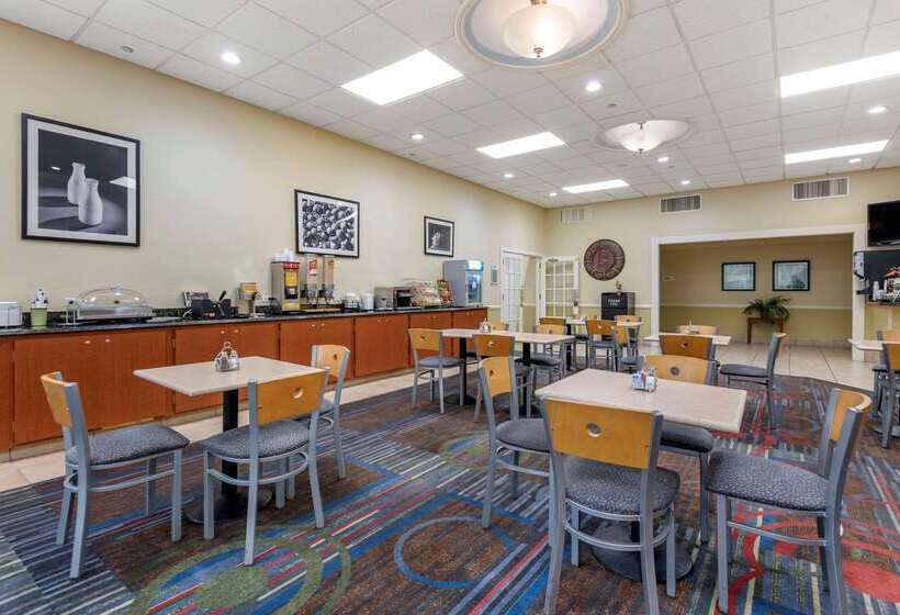 ホテル Quality Inn & Suites Vestal Binghamton Near University