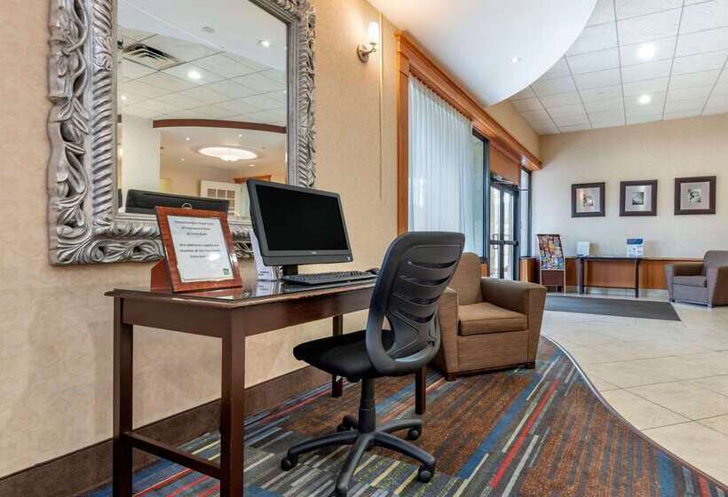 ホテル Quality Inn & Suites Vestal Binghamton Near University