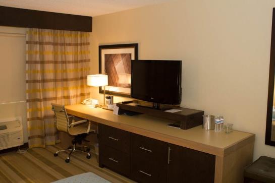 ホテル Wyndham Garden Huntsville Airport