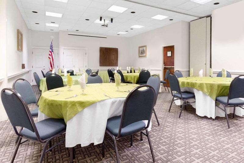 فندق Ramada By Wyndham Augusta Fort Gordon