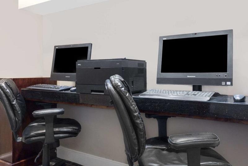 فندق Ramada By Wyndham Augusta Fort Gordon