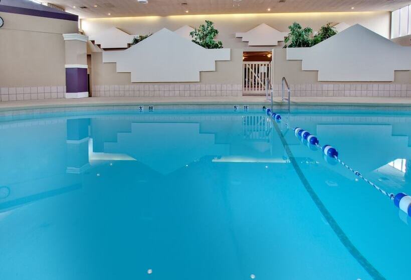 ホテル Ramada By Wyndham Midtown Grand Island