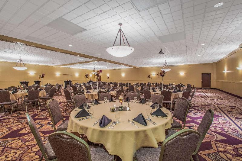 ホテル Ramada By Wyndham Midtown Grand Island