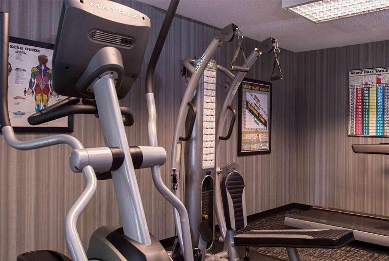 ホテル Ramada By Wyndham Midtown Grand Island