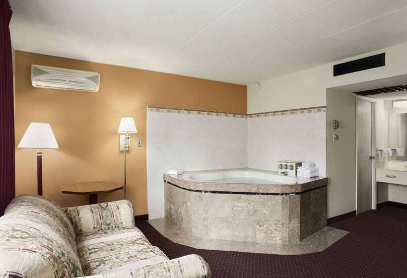 ホテル Ramada By Wyndham Pittsburgh/new Stanton