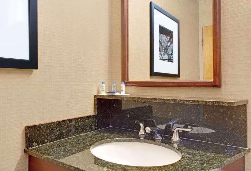 Ramada By Wyndham Reno Hotel & Casino