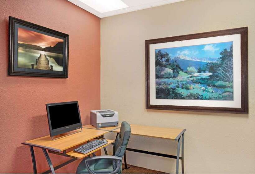 Ramada By Wyndham Reno Hotel & Casino