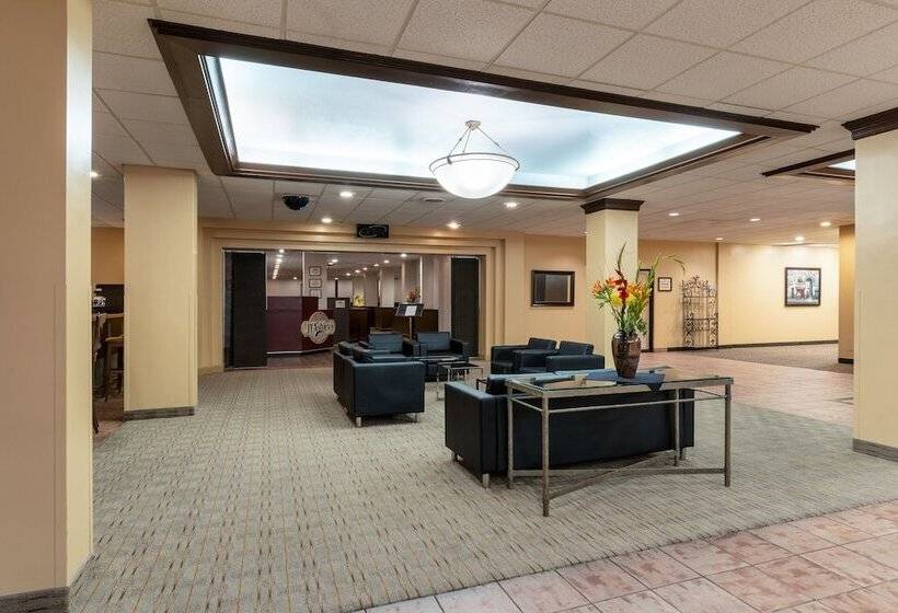 Ramada By Wyndham Reno Hotel & Casino