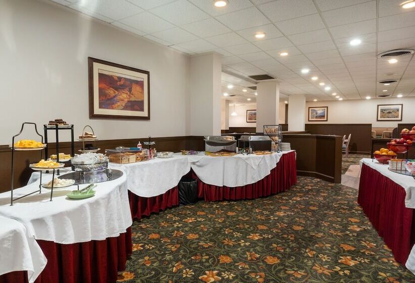 Ramada By Wyndham Reno Hotel & Casino