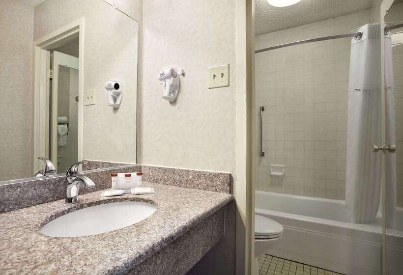 فندق Ramada By Wyndham Sunnyvale/silicon Valley