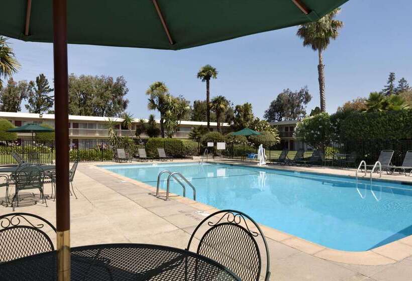 فندق Ramada By Wyndham Sunnyvale/silicon Valley