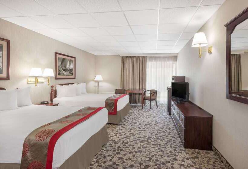 ホテル Ramada Plaza By Wyndham Portland