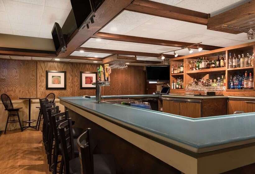 ホテル Ramada Plaza By Wyndham Portland